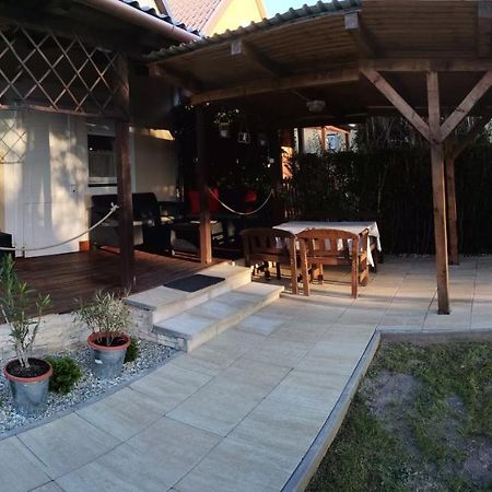 Villa Kotnyek Nyaralo Balatonkeresztúr Esterno foto