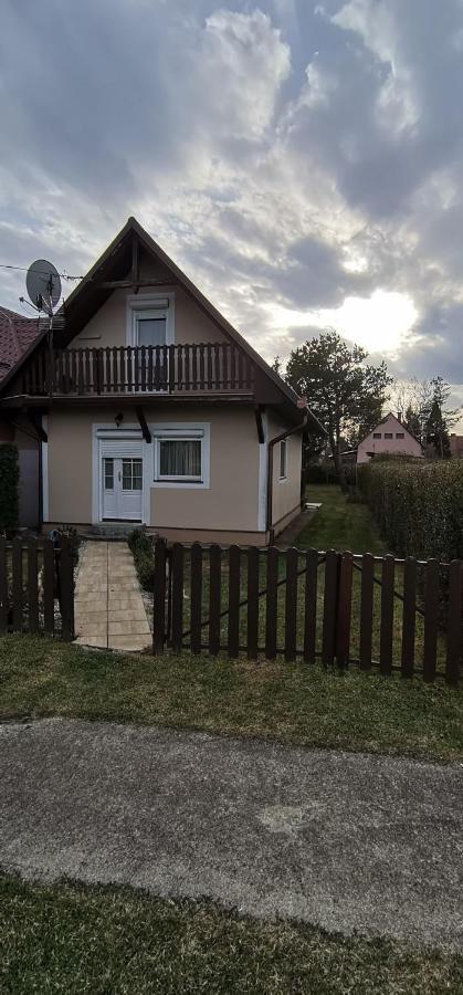 Villa Kotnyek Nyaralo Balatonkeresztúr Esterno foto
