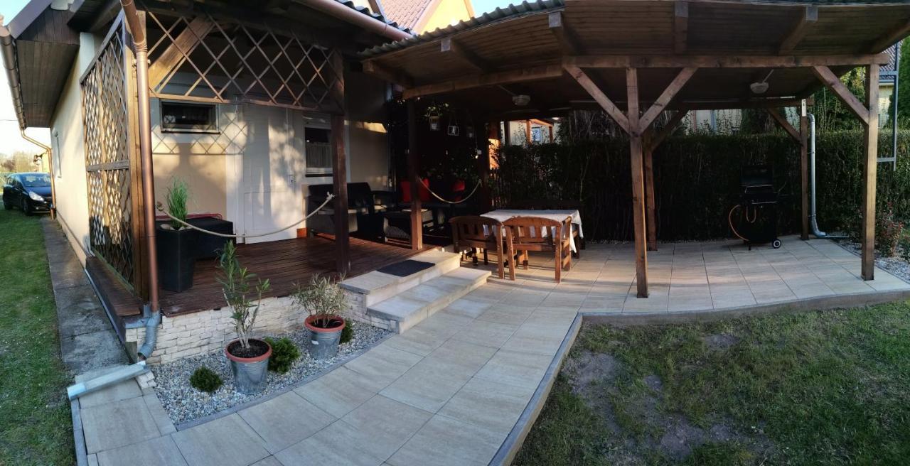 Villa Kotnyek Nyaralo Balatonkeresztúr Esterno foto
