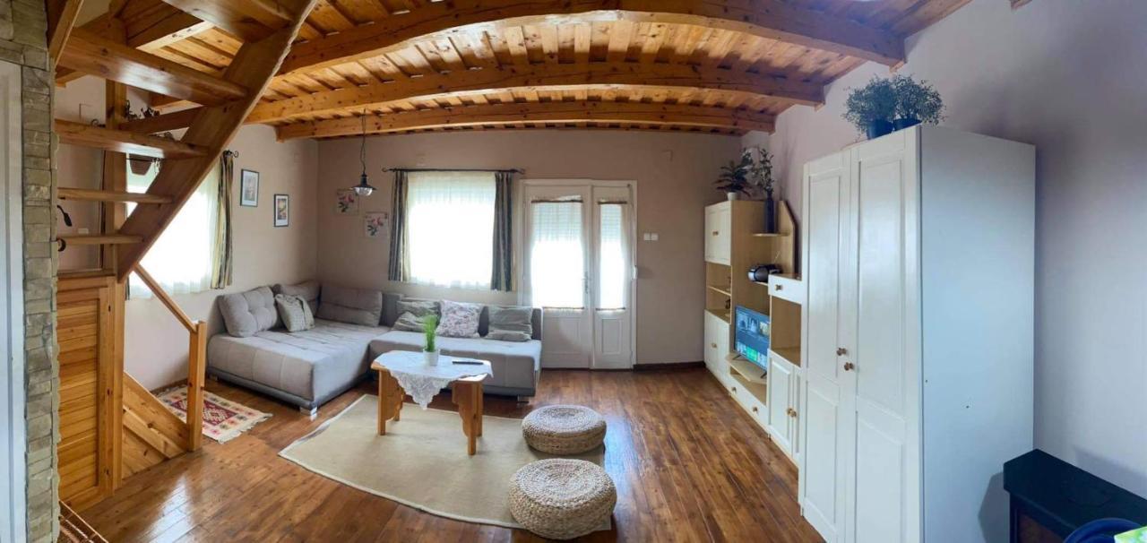 Villa Kotnyek Nyaralo Balatonkeresztúr Esterno foto