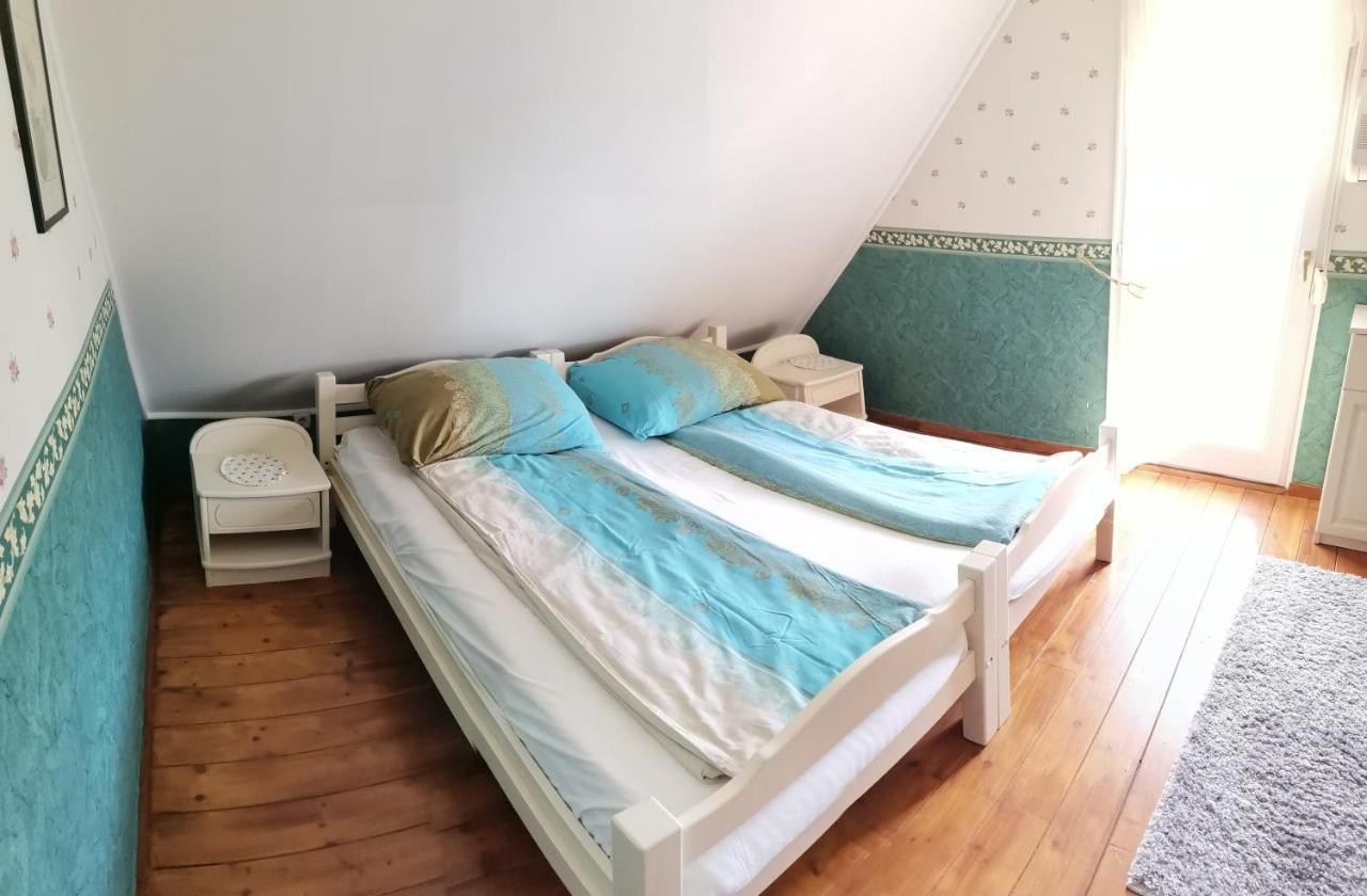 Villa Kotnyek Nyaralo Balatonkeresztúr Esterno foto